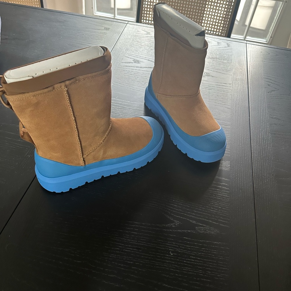 UGG Men's Boots in Tan and Blue